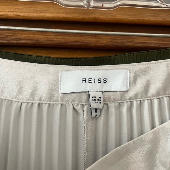 Beautiful pleated Reiss skirt - Picture 2 of 3